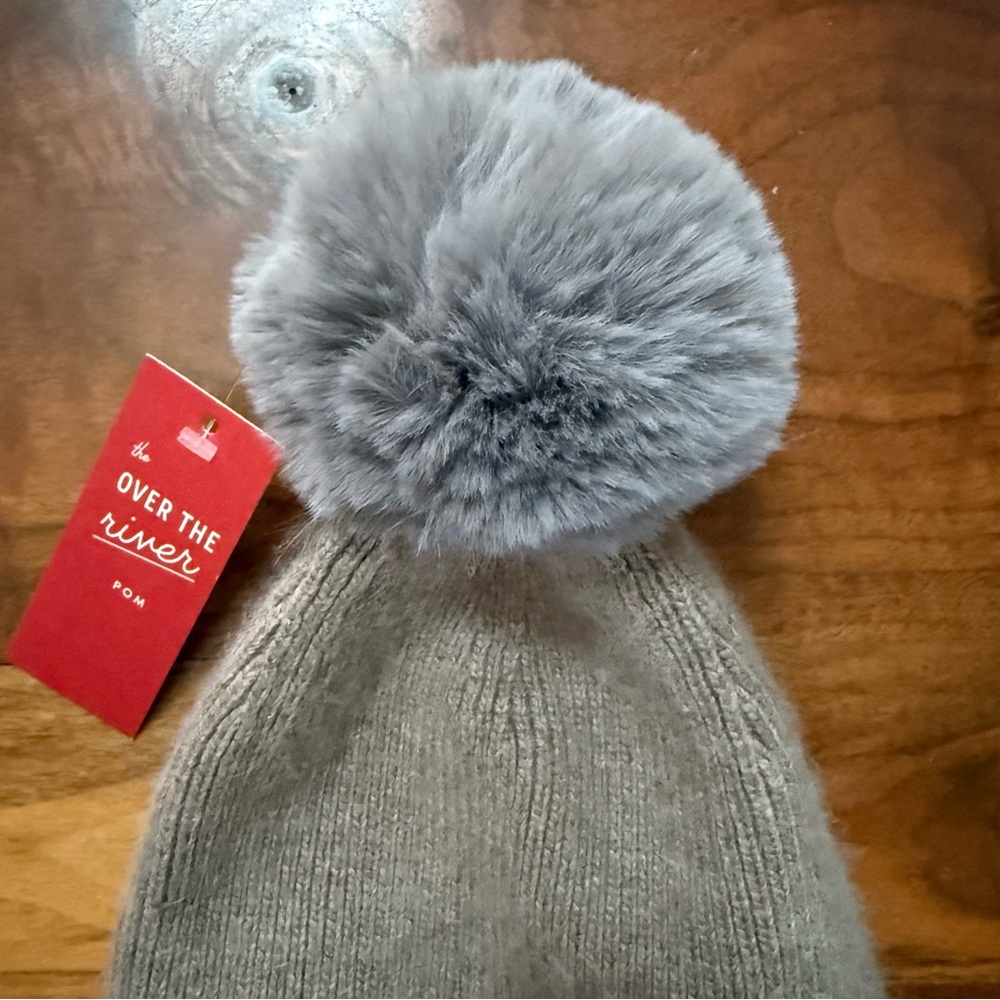 Anthropologie Winter Hat Removable/ Interchangeable Pom Pom Soft Grey Faux Fur